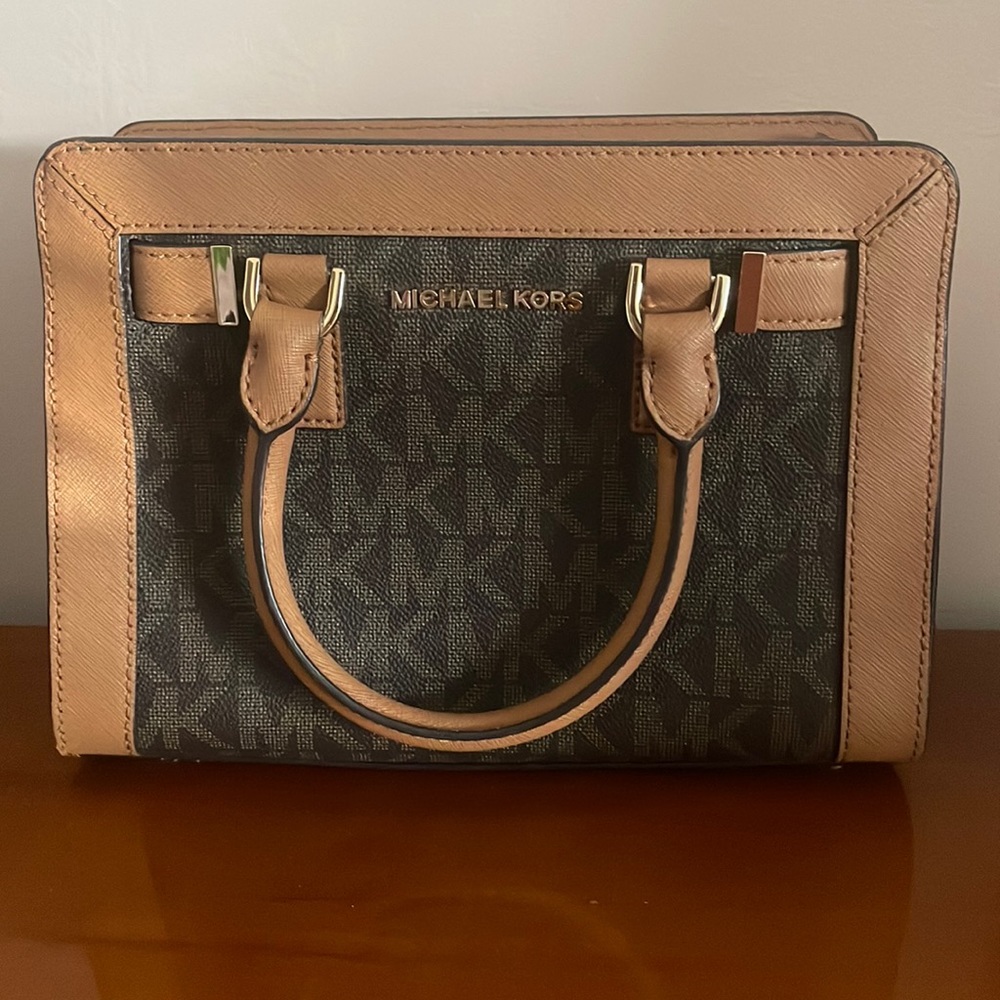 Michael kors crossbody